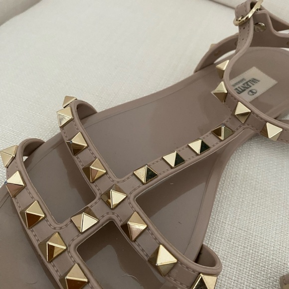 Valentino Poudre ROCKSTUD FLAT RUBBER SANDAL - Picture 7 of 12